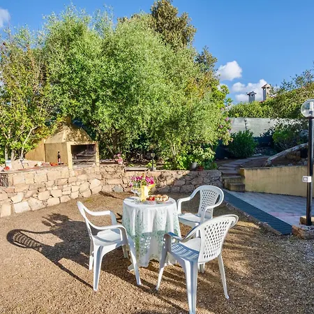 Apartament House 6 Beds Surrounded By Greenery Between Badesi And Isola Rossa