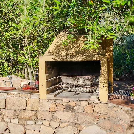 House 6 Beds Surrounded By Greenery Between Badesi And Isola Rossa アパート *