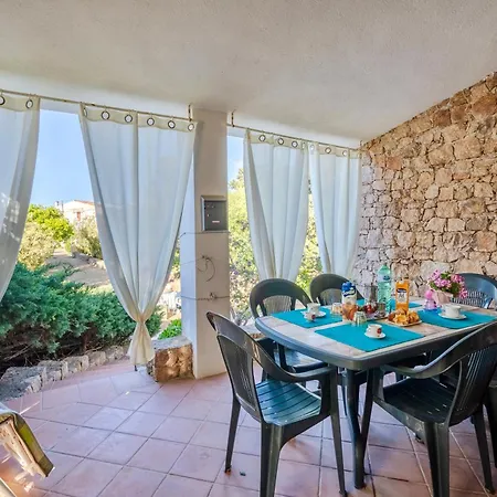 House 6 Beds Surrounded By Greenery Between Badesi And Isola Rossa 公寓 *