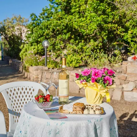 House 6 Beds Surrounded By Greenery Between Badesi And Isola Rossa *