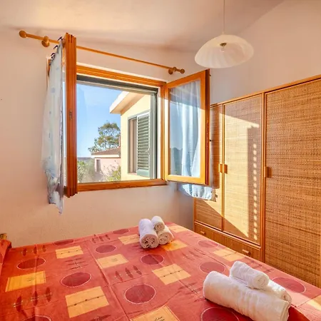 House 6 Beds Surrounded By Greenery Between Badesi And Isola Rossa 公寓 *