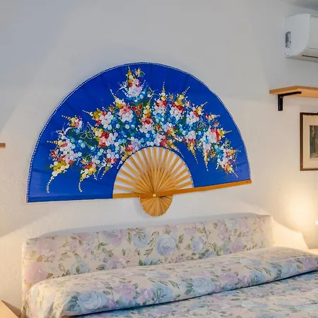 House 6 Beds Surrounded By Greenery Between Badesi And Isola Rossa 公寓