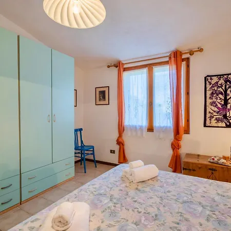 House 6 Beds Surrounded By Greenery Between Badesi And Isola Rossa 公寓