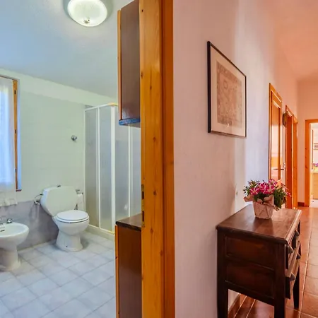 House 6 Beds Surrounded By Greenery Between Badesi And Isola Rossa 公寓