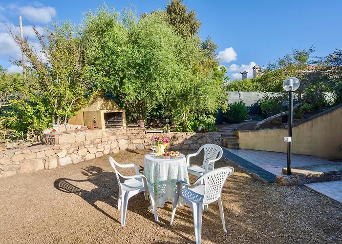 Apartman House 6 Beds Surrounded By Greenery Between Badesi And Isola Rossa