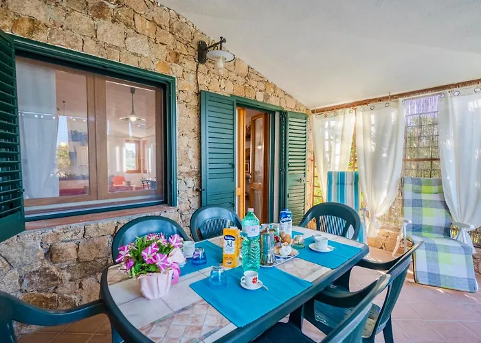 House 6 Beds Surrounded By Greenery Between Badesi And Isola Rossa Apartman