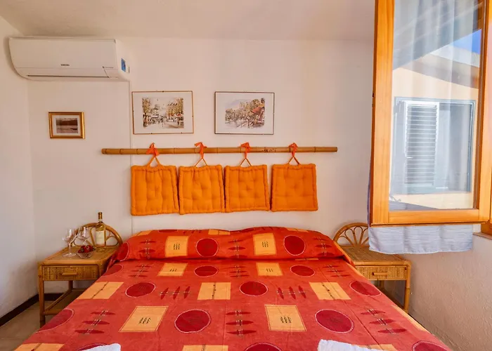 House 6 Beds Surrounded By Greenery Between Badesi And Isola Rossa Apartman