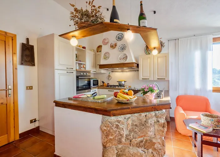 Apartament House 6 Beds Surrounded By Greenery Between Badesi And Isola Rossa *