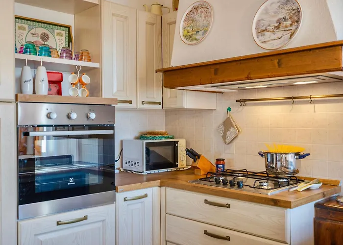 Apartament House 6 Beds Surrounded By Greenery Between Badesi And Isola Rossa *