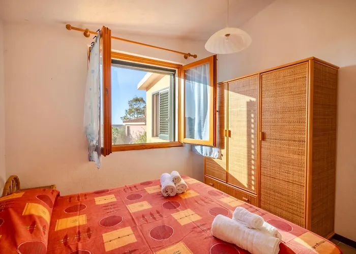 House 6 Beds Surrounded By Greenery Between Badesi And Isola Rossa Apartman *