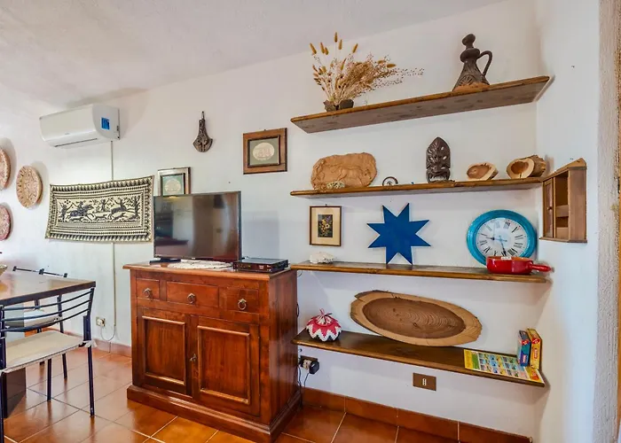 House 6 Beds Surrounded By Greenery Between Badesi And Isola Rossa Apartament