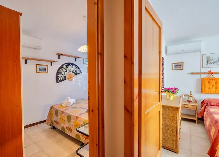 House 6 Beds Surrounded By Greenery Between Badesi And Isola Rossa Apartament