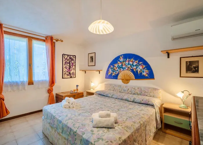 Apartament House 6 Beds Surrounded By Greenery Between Badesi And Isola Rossa *