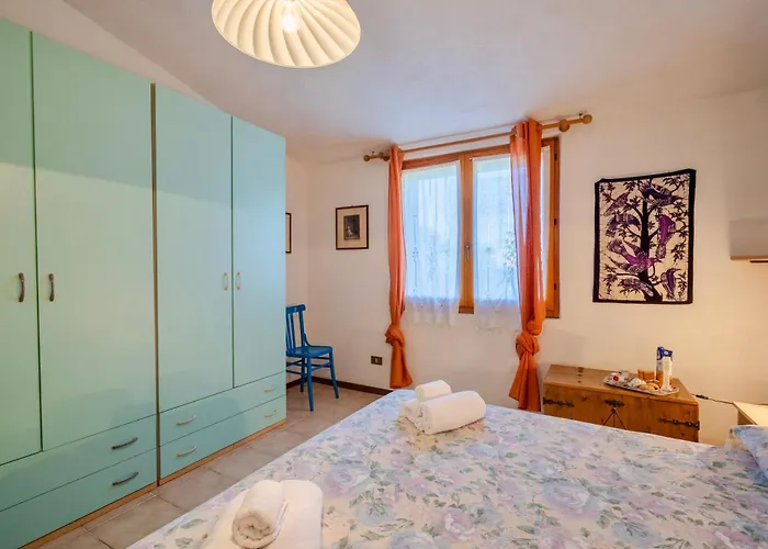 House 6 Beds Surrounded By Greenery Between Badesi And Isola Rossa Apartament