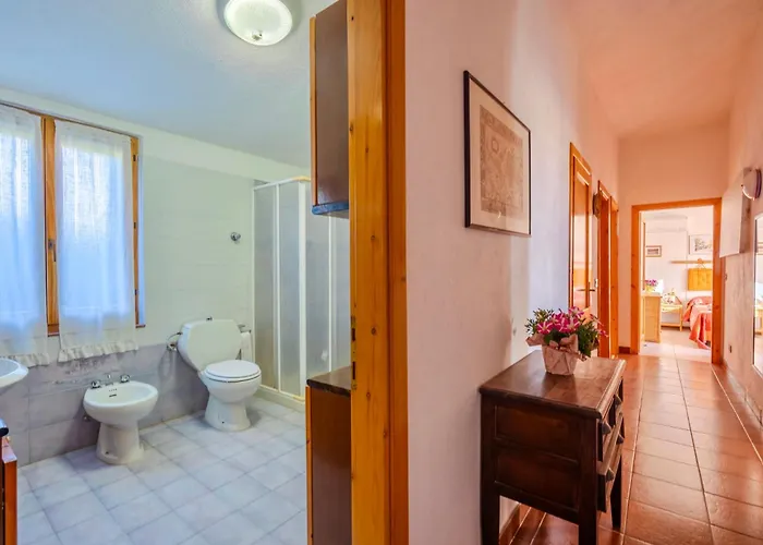 House 6 Beds Surrounded By Greenery Between Badesi And Isola Rossa Apartament